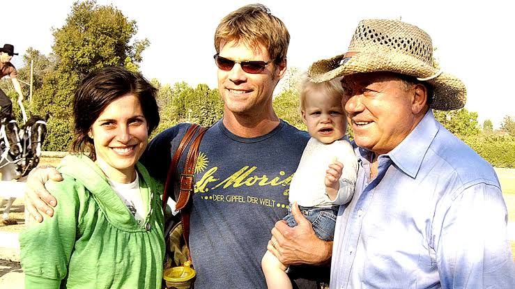 William Shatner posing with his daughter Melanie and other family members during a 2006 event.