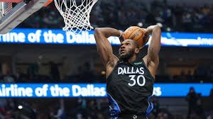 Moussa Cisse in a Mavericks uniform during a game while defending the paint.
