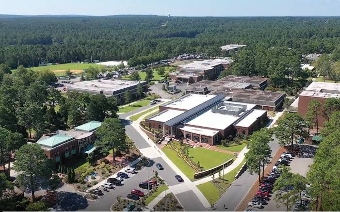 The Sandhills Community College campus building in Pinehurst during the day.