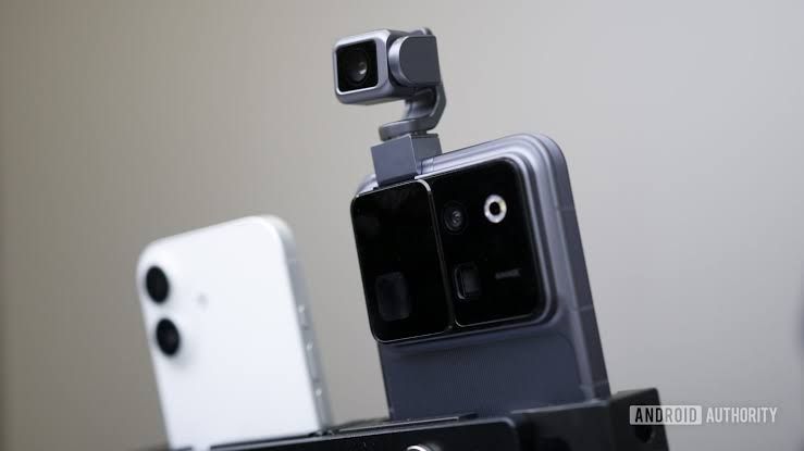 The back of the HONOR Robot Phone showing the gimbal-mounted camera lens and circular housing.