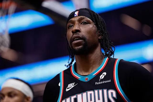 Kentavious Caldwell-Pope in a Memphis Grizzlies jersey during a game against the Golden State Warriors.