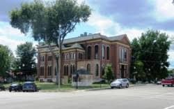 Exterior view of the Bond County Courthouse building in Illinois.