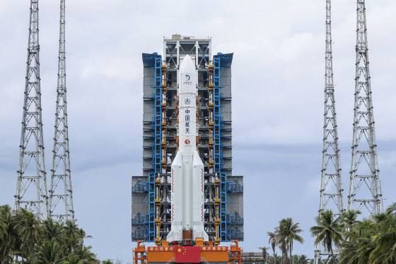 A Long March 5 rocket sits on a launchpad in Hainan prior to the Chang'e-7 moon mission.