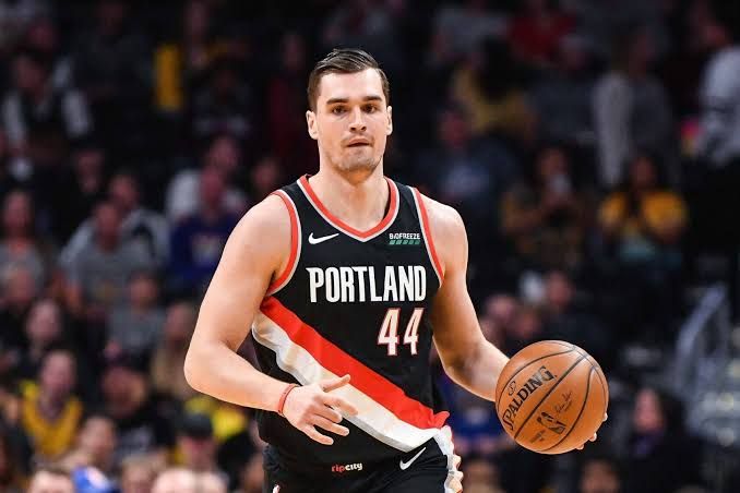 Mario Hezonja playing professional basketball during a game.