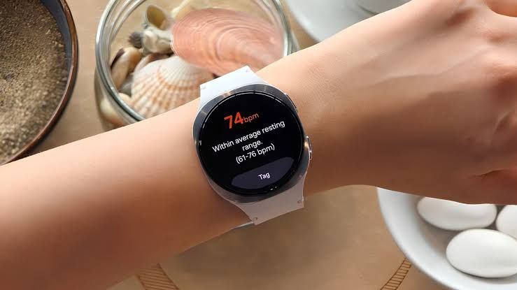 Samsung Galaxy Watch displaying health monitoring interface during a wellness tracking session.