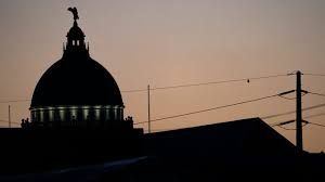 Mississippi State Capitol building dome against a clear blue sky during the 2026 legislative session.