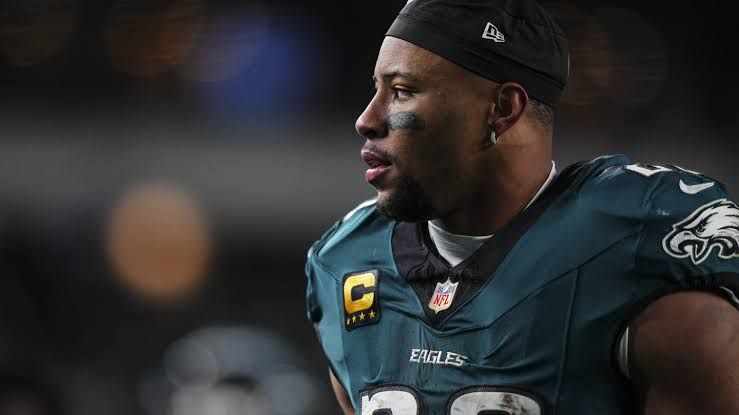 Philadelphia Eagles running back Saquon Barkley on the field during an NFL game.