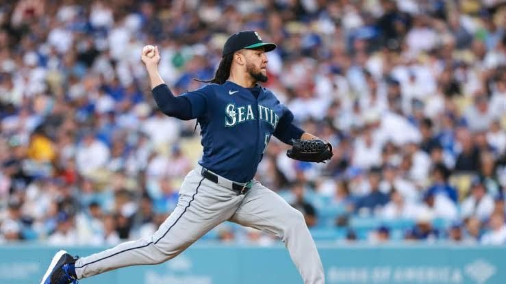 Luis Castillo pitching on the mound during a game for the Seattle Mariners.