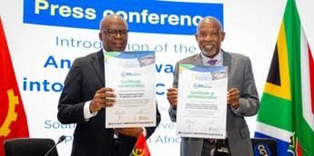 Lesetja Kganyago and Manuel Tiago Dias announce the inclusion of the Angolan kwanza into the SADC-RTGS system.