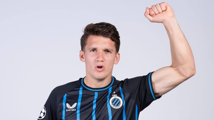 Christos Tzolis in a Club Brugge kit during a match.