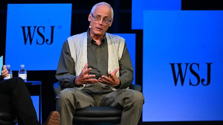 Ted Benna, the creator of the 401(k), discussing retirement policy and investment structure in a professional setting.
