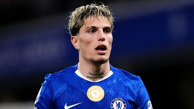 Alejandro Garnacho in a Chelsea kit during a match.