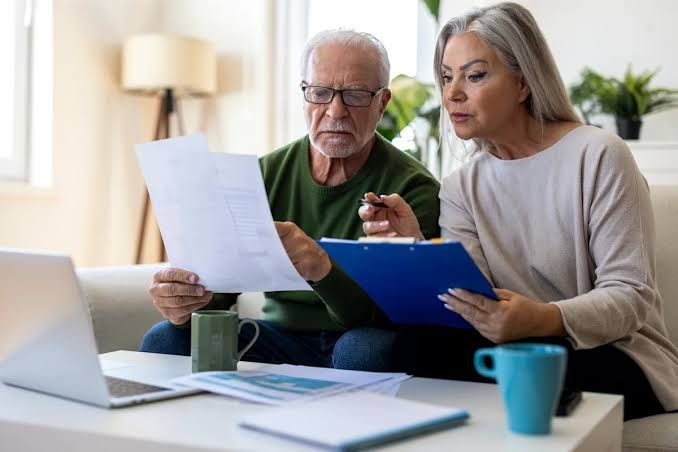 Financial expert Jean Chatzky providing professional insights on retirement income and annuity products.