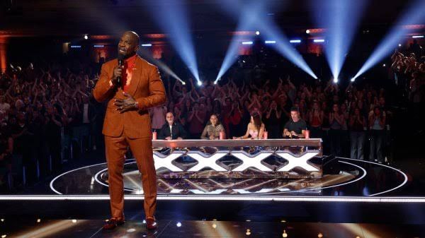 Terry Crews hosting the first live results show of America's Got Talent Season 21 alongside Howie Mandel.