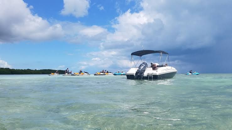 Boca Chica Key beach with white sand and clear blue water during a sunny day.