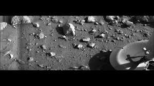 Viking 1 lander captures the first black-and-white photograph of the rocky Martian surface on July 20, 1976.