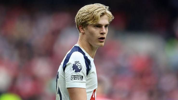 Tottenham midfielder Lucas Bergvall running with the ball during a Premier League match.