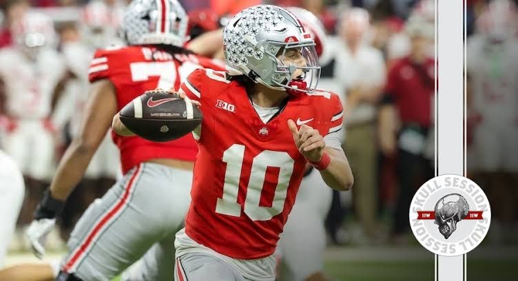 Julian Sayin preparing for a snap during an Ohio State football game.