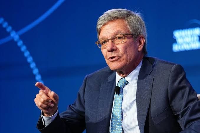 Allstate CEO Tom Wilson speaking at a conference about the urgency of adopting quantum computing technology.