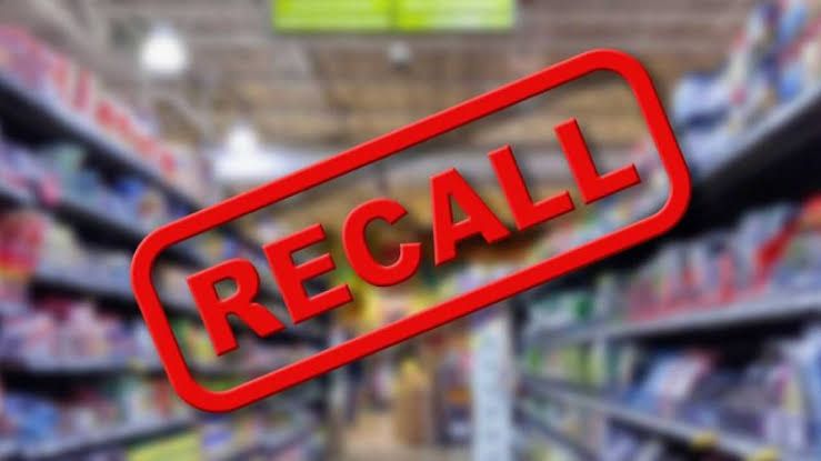 Close-up of a 100-count bottle of cetirizine hydrochloride tablets with a recall notice from the FDA.