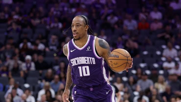 DeMar DeRozan standing on the court during a game representing his most recent team.