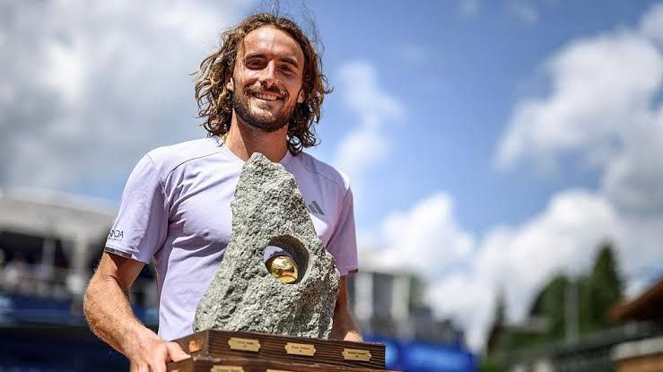 Stefanos Tsitsipas holding the Swiss Open trophy after his victory in Gstaad.