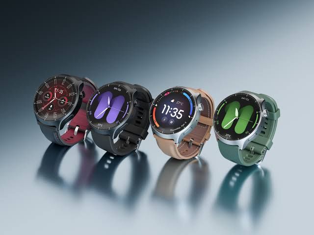 Moto Watch Ultra featuring a 2,700-nit pOLED display shown in its four launch finishes.