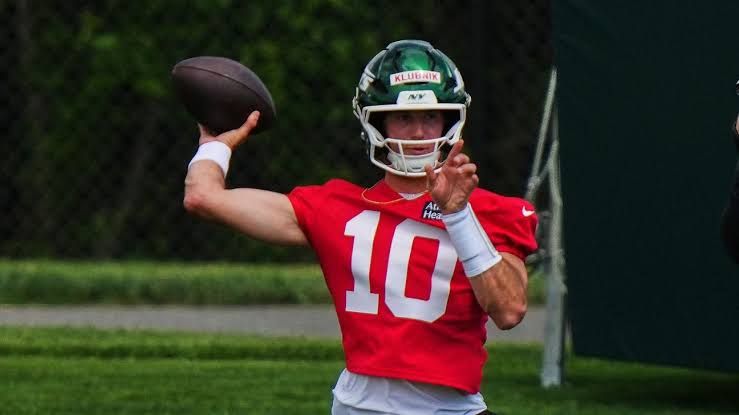 New York Jets rookie quarterback Cade Klubnik on the field during team practice activities.
