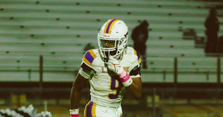 Four-star safety prospect Seth Williams in his football uniform during a game.