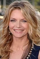 Michelle Pfeiffer posing at the 2007 premiere event for the motion picture Stardust.