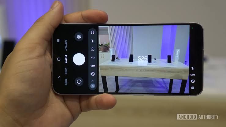 The Samsung Galaxy S25 camera interface displaying active recording settings on a smartphone screen.