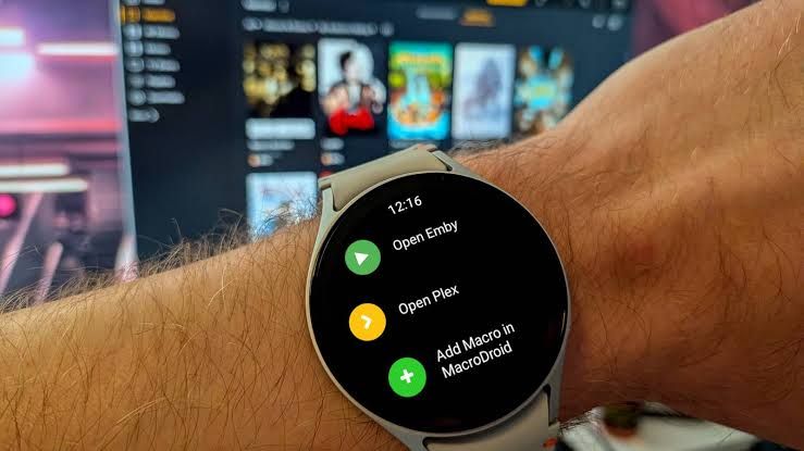 A close-up of a user triggering a desktop app command on their Galaxy Watch screen.