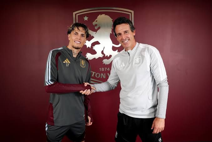 Alejandro Garnacho poses for a photo with Aston Villa manager Unai Emery at the Bodymoor Heath training facility.