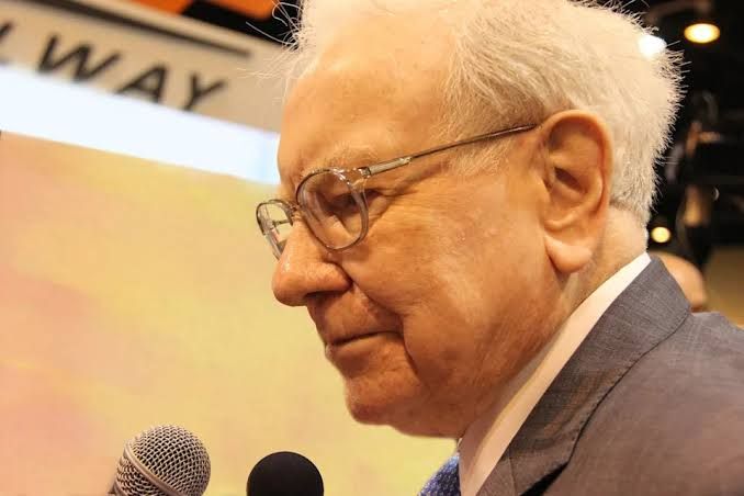 Warren Buffett speaking to an audience at a Berkshire Hathaway annual event about stock market risks.