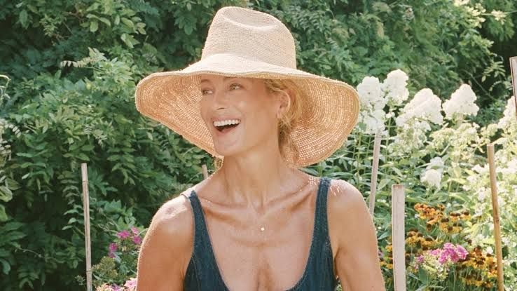 Supermodel Carolyn Murphy posing for a brand portrait to announce her role as Chief Brand Officer at Infinity Wellness.