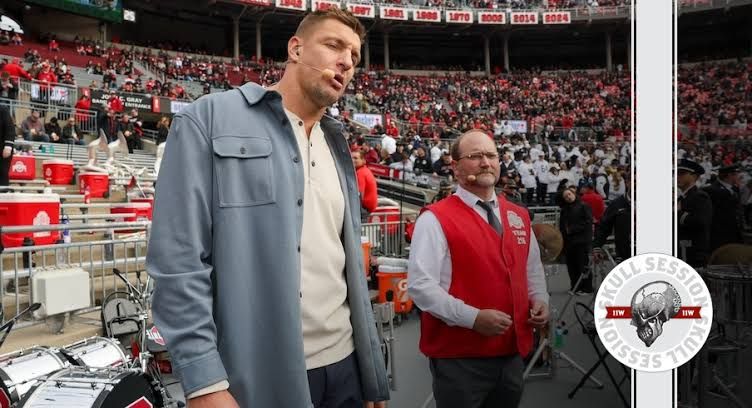 Rob Gronkowski standing next to reporter Jeff Svoboda on the Ohio Stadium sidelines during his 2006 visit.