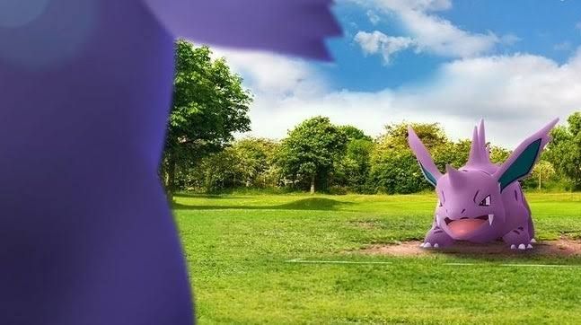 Toxtricity Low Key Form standing in a battle arena environment during a Pokémon Go match.