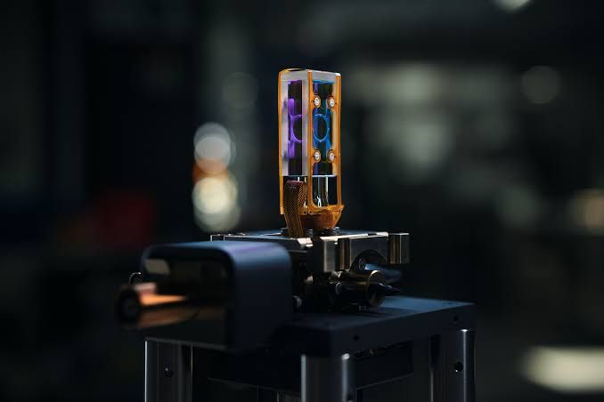 Infleqtion's neutral atom quantum computer hardware featuring a glass cell system.