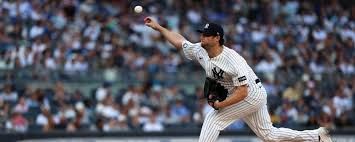 Yankees manager Aaron Boone discussing pitching decisions with Gerrit Cole during the game against the Dodgers.