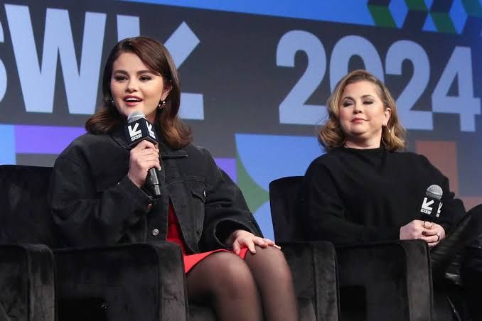 Selena Gomez and her mother Mandy Teefey standing together at a public appearance.