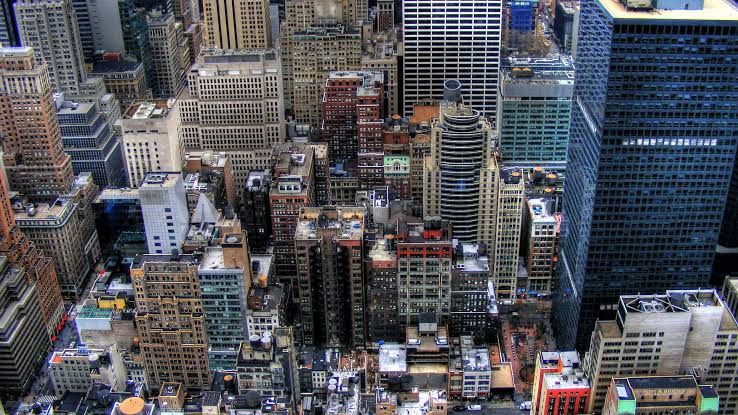 New York City skyline viewed from a distance representing the US architecture market and construction sector.