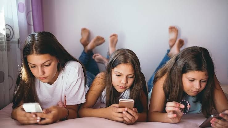 A digital graphic representation of youth in a digital environment, signifying the impact of online tools on mental health.