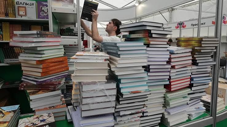 Books lined up on shelves in a store, representing the new import ban on Russian and Belarusian print media.