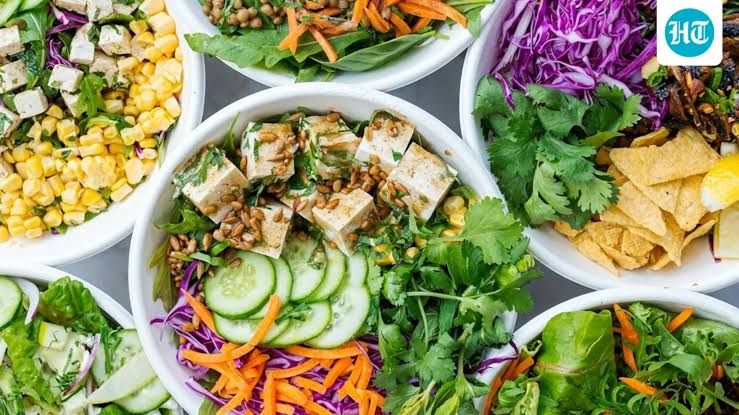 Fitness meal bowls featuring grilled chicken, vegetables, and rice for healthy dinner options.